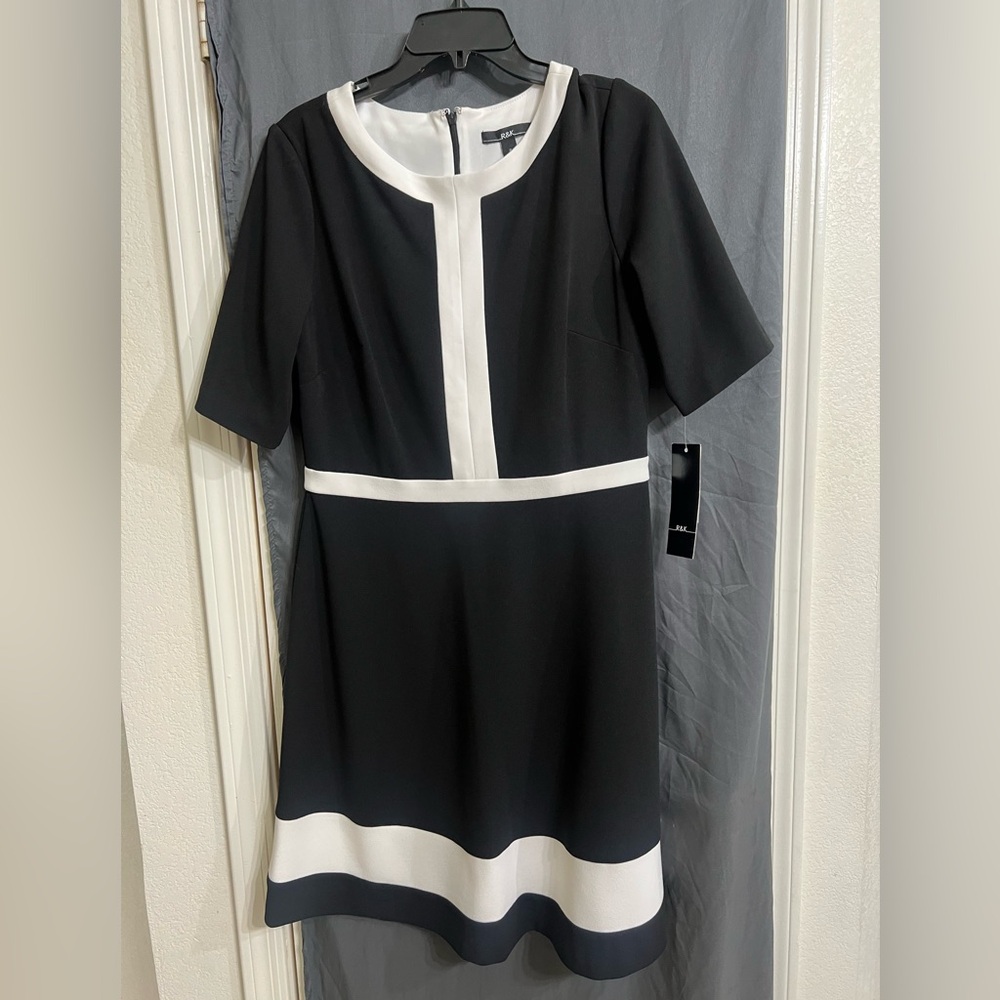 NWT R & K Black and White short sleeve knee length fit & flare Dress size 8